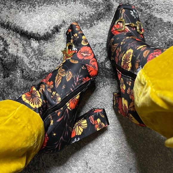 BRAND NEW w/Box.  Designer Inspired Ankle Boots - Picture 3 of 12